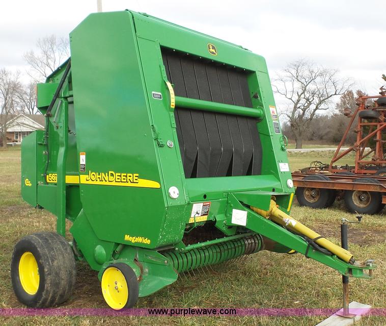 image for item J4601 2002 John Deere 567 round baler