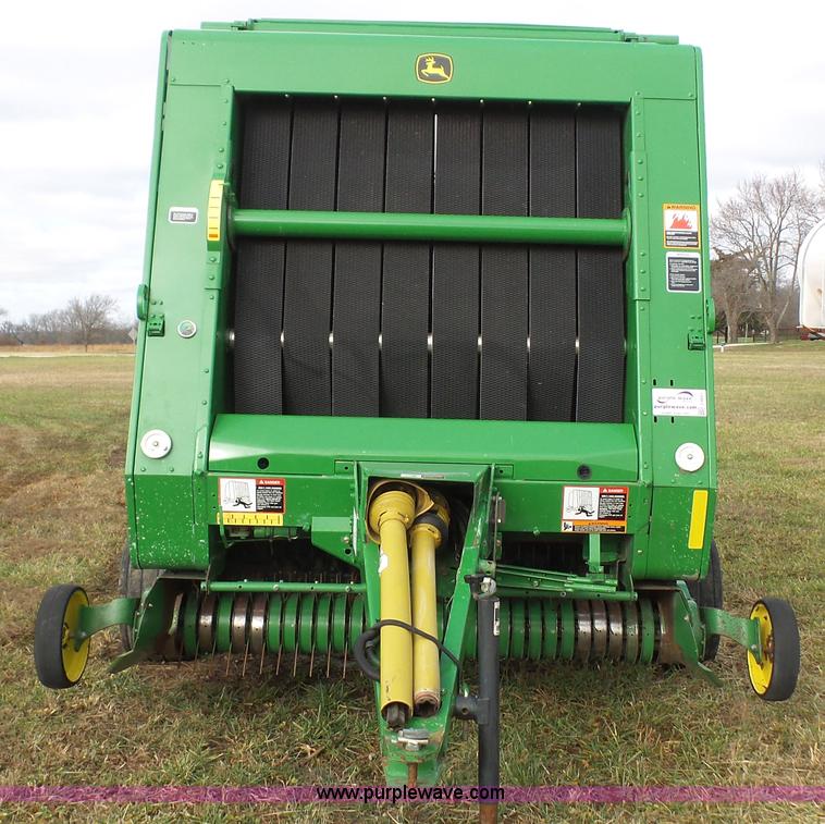 image for item J4601 2002 John Deere 567 round baler