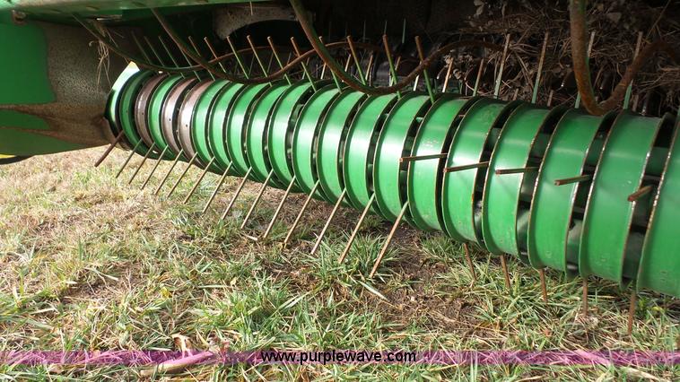 image for item J4601 2002 John Deere 567 round baler