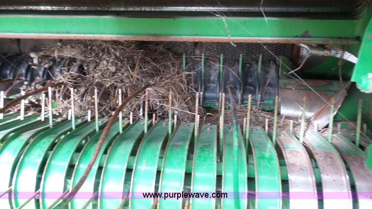 image for item J4601 2002 John Deere 567 round baler