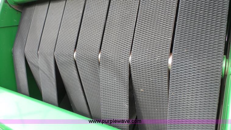 image for item J4601 2002 John Deere 567 round baler