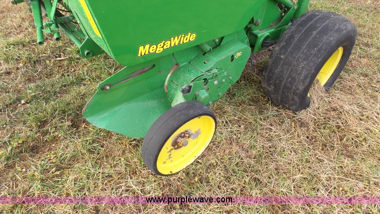 image for item J4601 2002 John Deere 567 round baler