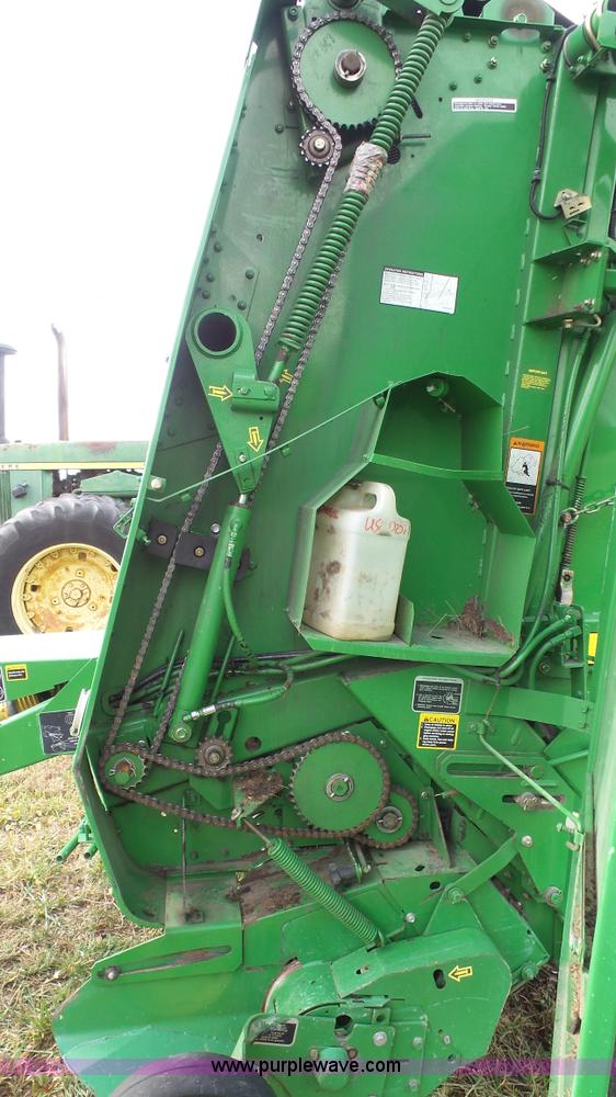 image for item J4601 2002 John Deere 567 round baler