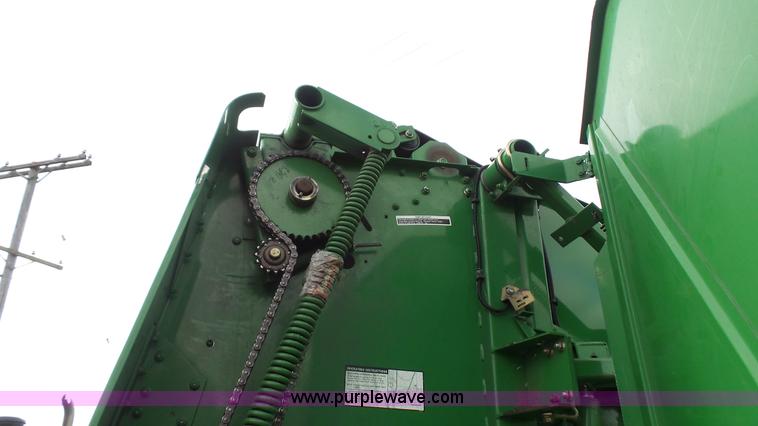image for item J4601 2002 John Deere 567 round baler