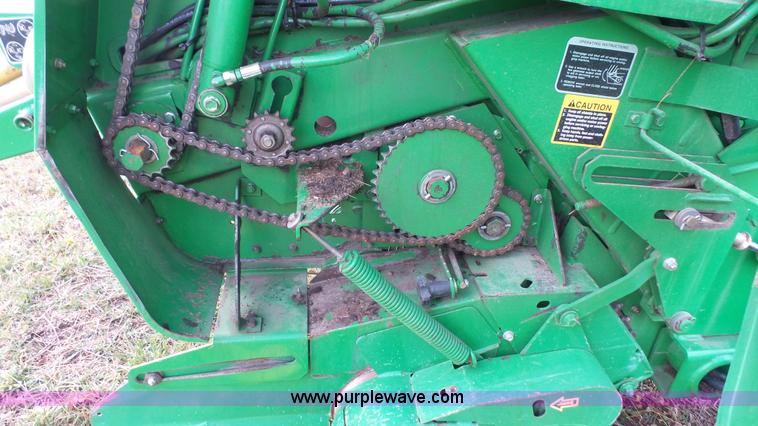 image for item J4601 2002 John Deere 567 round baler