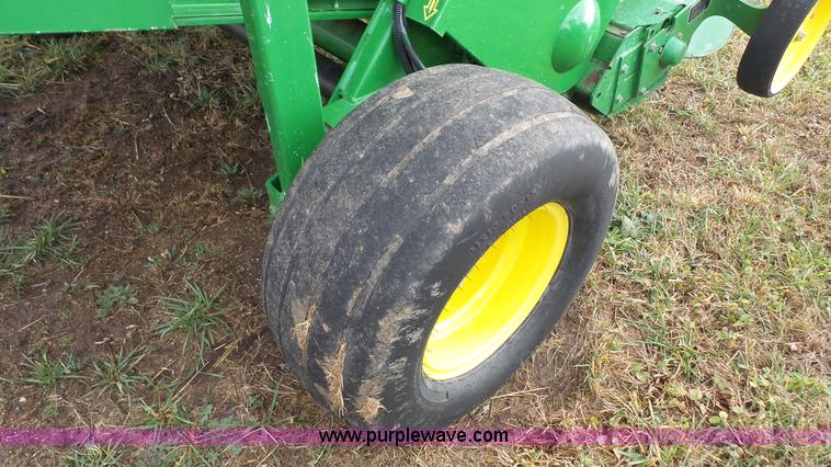 image for item J4601 2002 John Deere 567 round baler