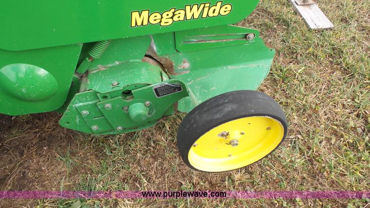 image for item J4601 2002 John Deere 567 round baler