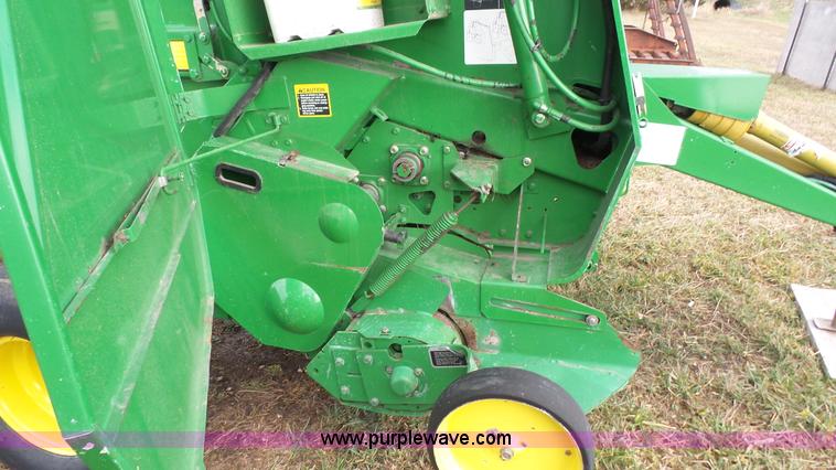 image for item J4601 2002 John Deere 567 round baler