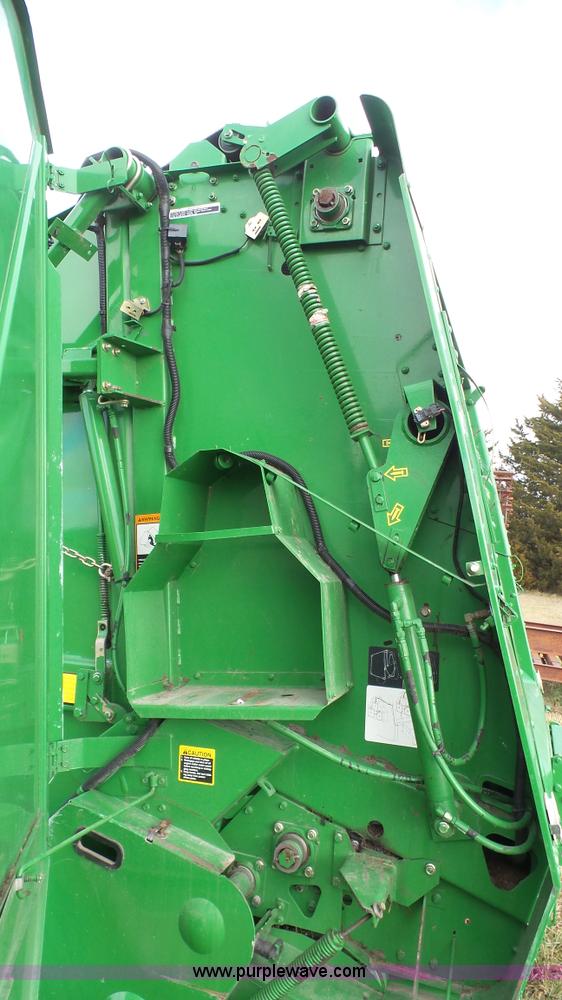 image for item J4601 2002 John Deere 567 round baler