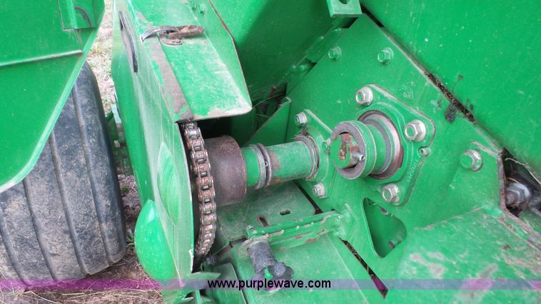 image for item J4601 2002 John Deere 567 round baler
