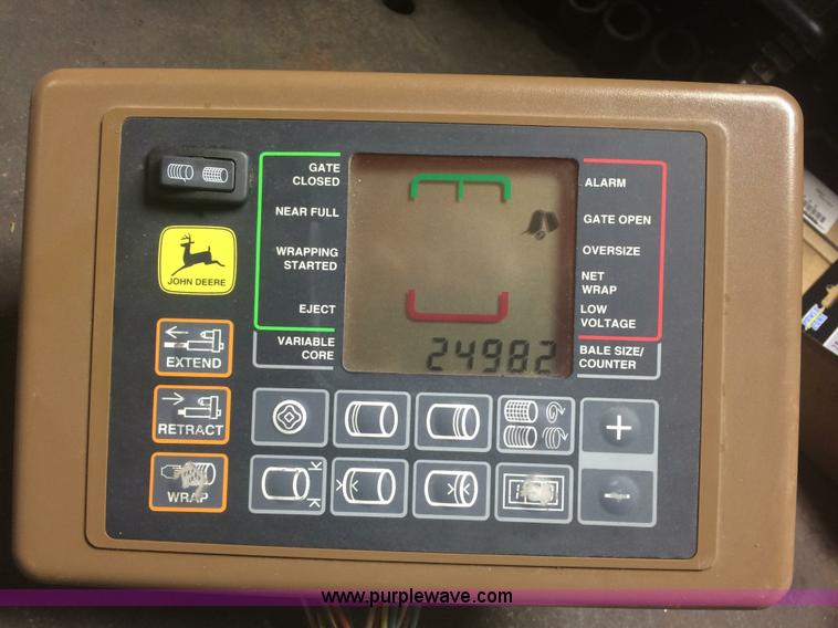 image for item J4601 2002 John Deere 567 round baler