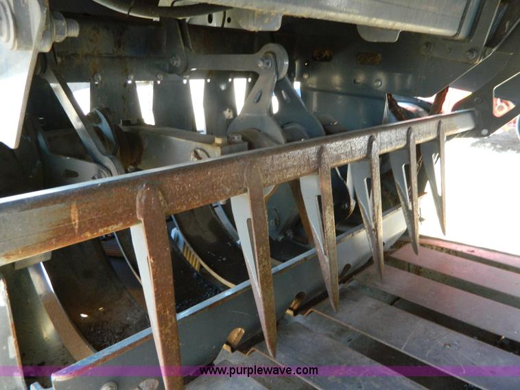 image for item J5162 2009 Hesston 7444 large square baler