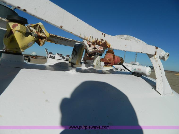 image for item J5172 Anhydrous ammonia nurse tank