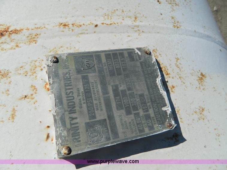 image for item J5172 Anhydrous ammonia nurse tank