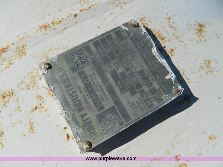 image for item J5172 Anhydrous ammonia nurse tank