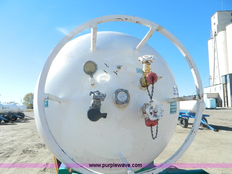 image for item J5175 Anhydrous ammonia nurse tank