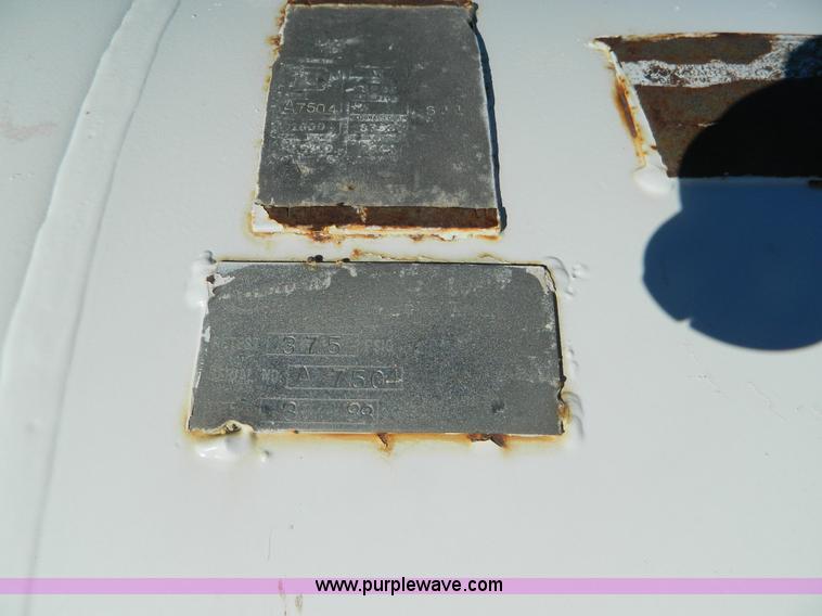 image for item J5175 Anhydrous ammonia nurse tank