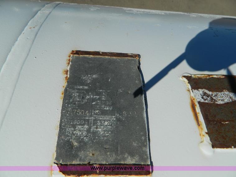 image for item J5175 Anhydrous ammonia nurse tank