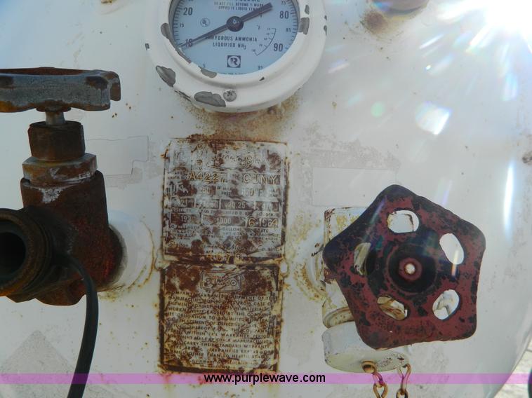 image for item J5185 Anhydrous ammonia nurse tank