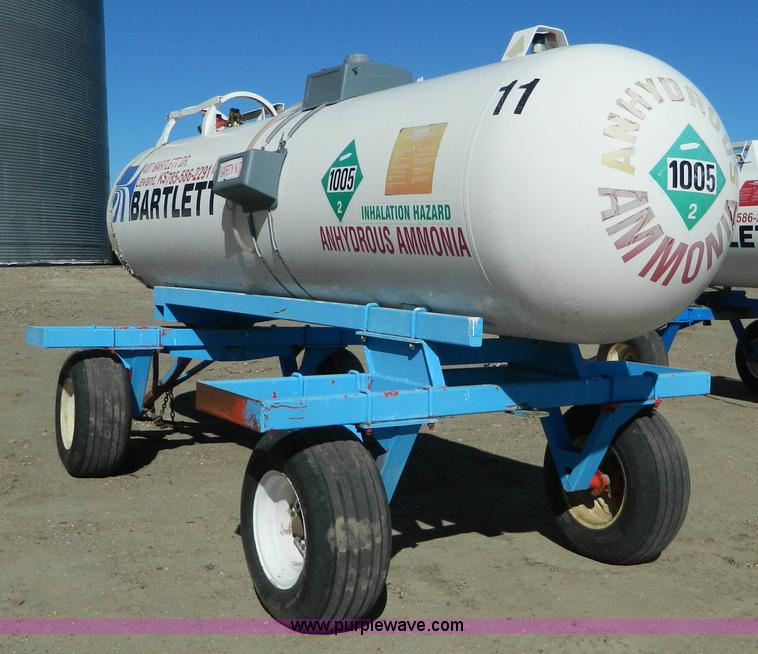 image for item J5189 Anhydrous ammonia nurse tank