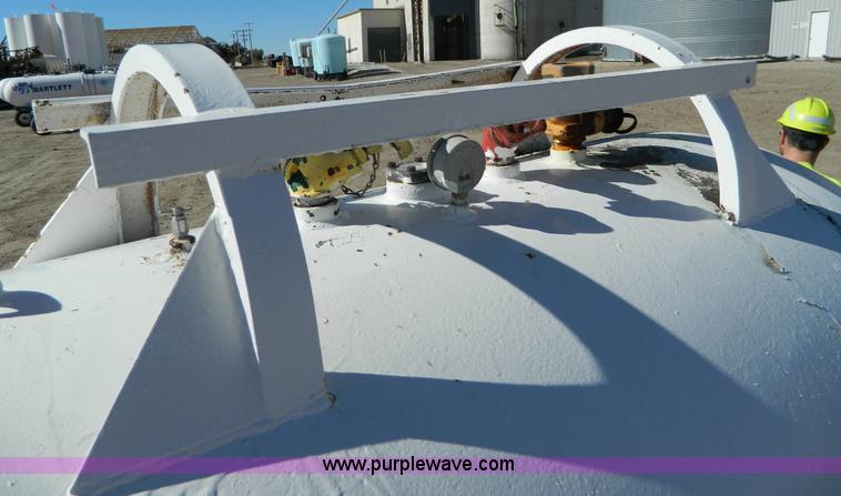 image for item J5189 Anhydrous ammonia nurse tank