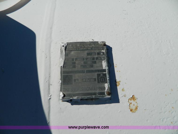 image for item J5189 Anhydrous ammonia nurse tank