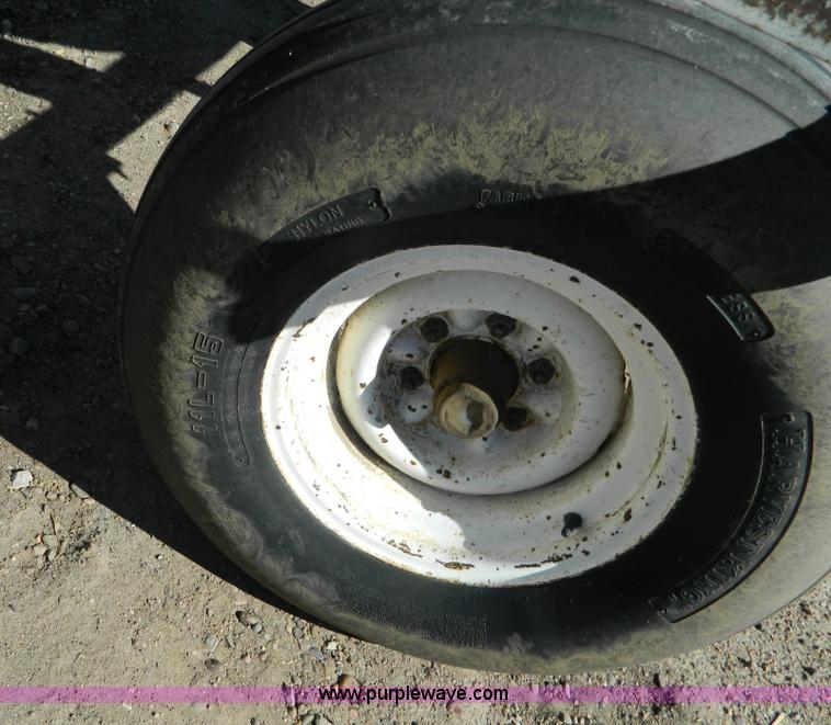 image for item J5193 Anhydrous ammonia nurse tank