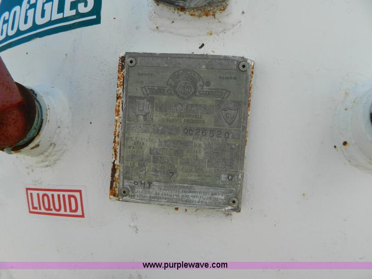 image for item J5193 Anhydrous ammonia nurse tank