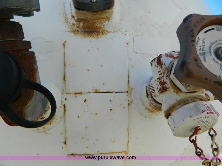 image for item J5194 Anhydrous ammonia nurse tank