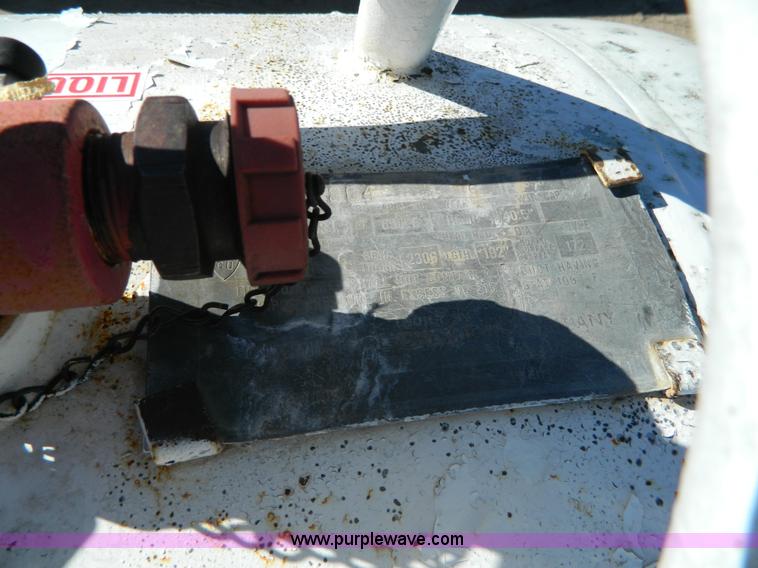 image for item J5206 Anhydrous ammonia nurse tank