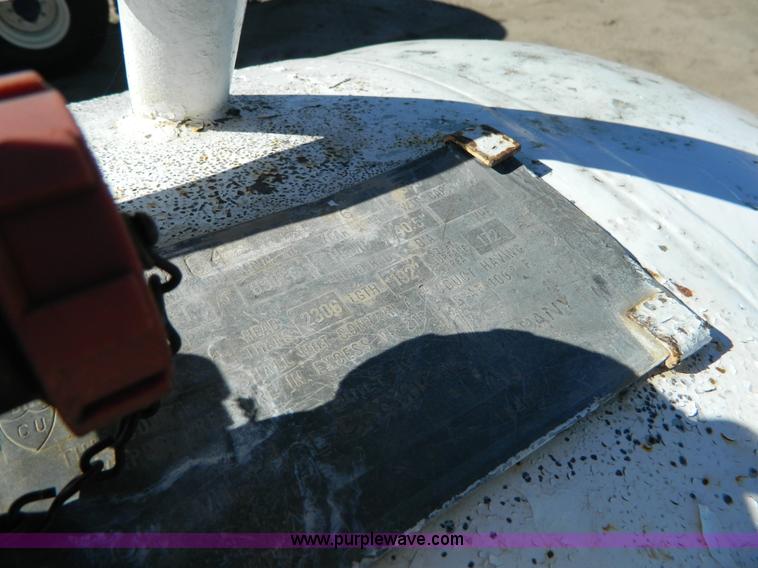 image for item J5206 Anhydrous ammonia nurse tank