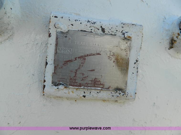 image for item J5207 Anhydrous ammonia nurse tank