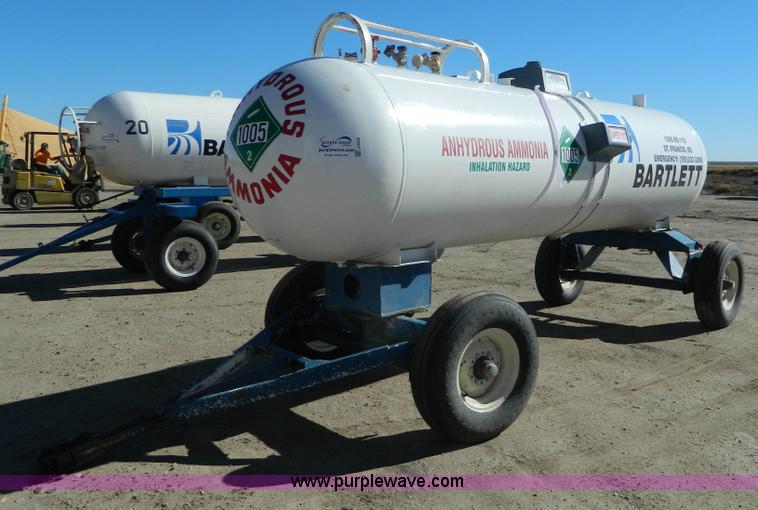image for item J5208 Anhydrous ammonia nurse tank