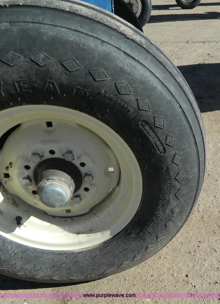 image for item J5208 Anhydrous ammonia nurse tank