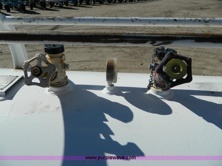 image for item J5208 Anhydrous ammonia nurse tank