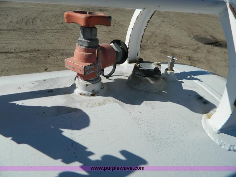 image for item J5208 Anhydrous ammonia nurse tank