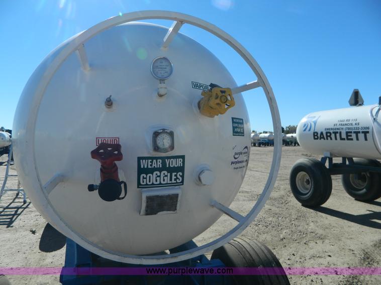image for item J5213 Anhydrous ammonia nurse tank