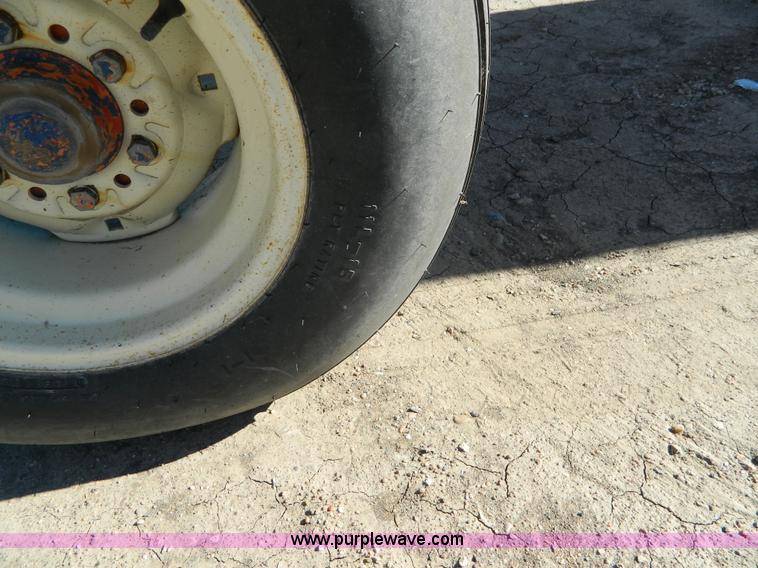 image for item J5213 Anhydrous ammonia nurse tank