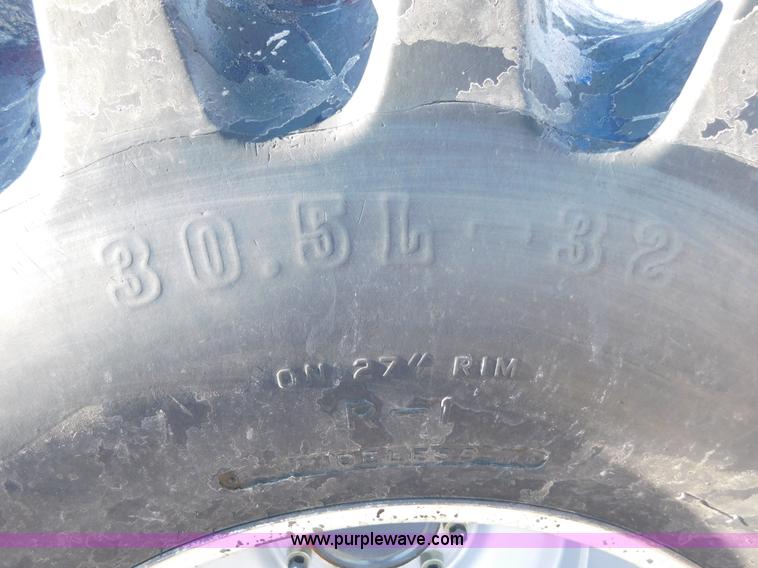 image for item J6832 2009 Massey-Ferguson 9795 combine