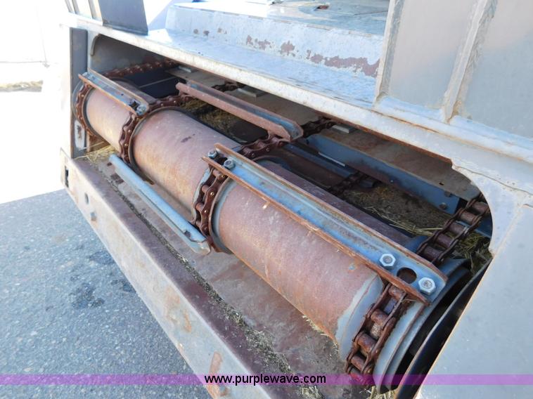 image for item J6832 2009 Massey-Ferguson 9795 combine