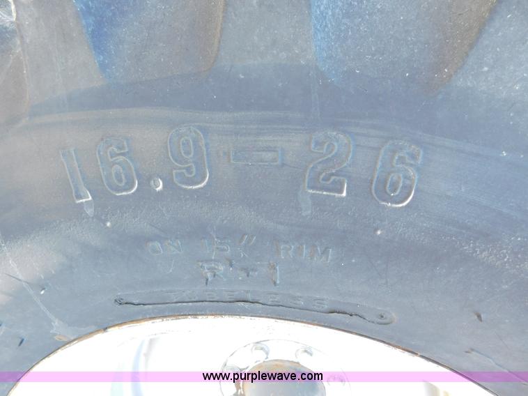 image for item J6832 2009 Massey-Ferguson 9795 combine