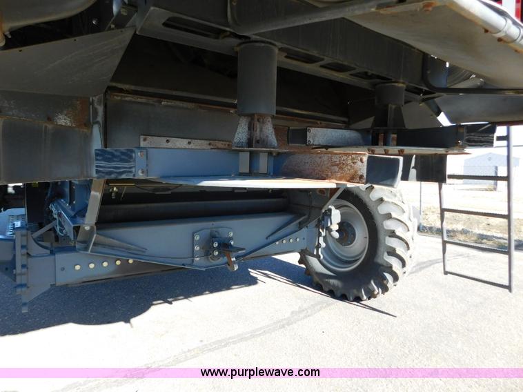 image for item J6832 2009 Massey-Ferguson 9795 combine