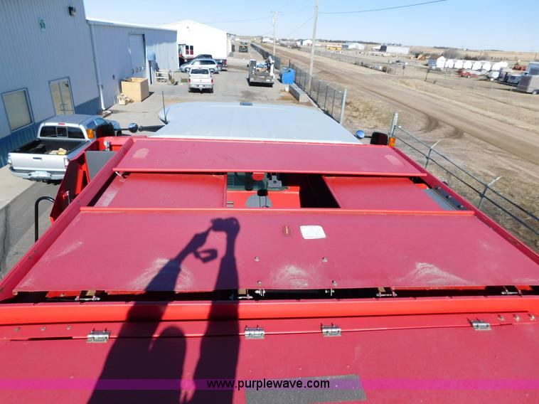 image for item J6832 2009 Massey-Ferguson 9795 combine