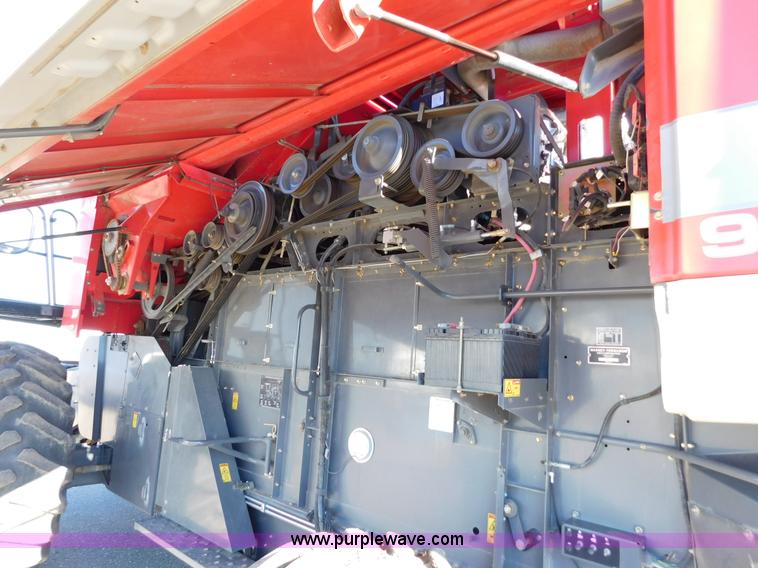 image for item J6832 2009 Massey-Ferguson 9795 combine