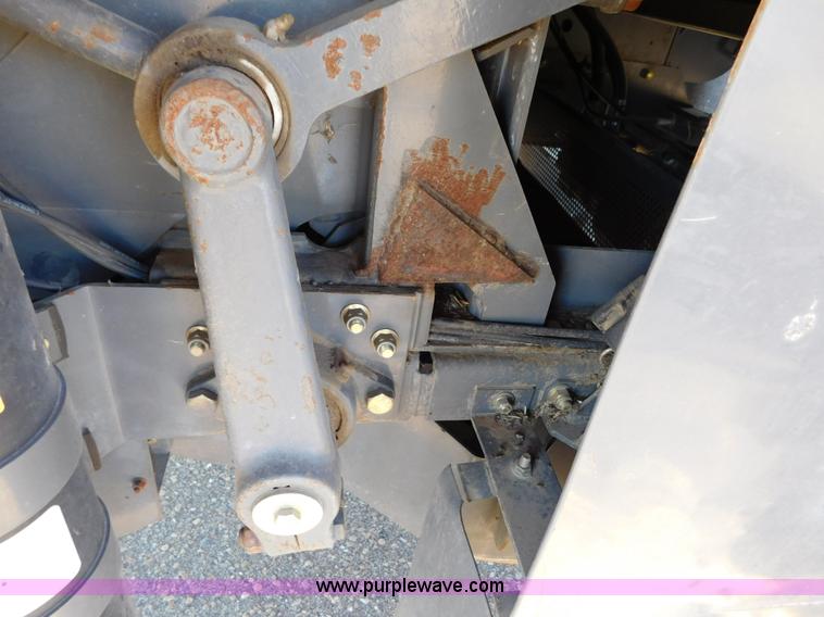 image for item J6832 2009 Massey-Ferguson 9795 combine