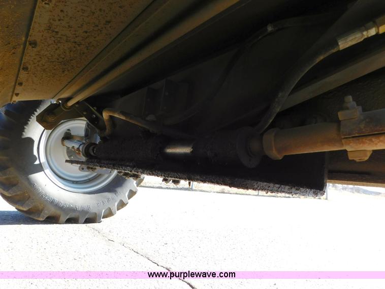 image for item J6832 2009 Massey-Ferguson 9795 combine