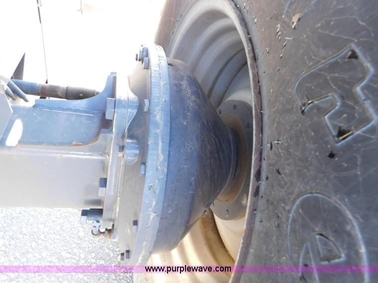 image for item J6832 2009 Massey-Ferguson 9795 combine