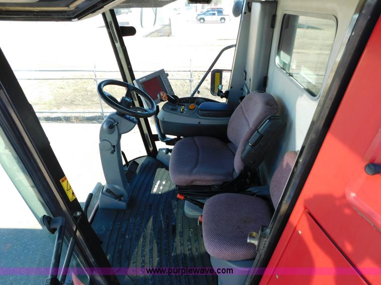 image for item J6832 2009 Massey-Ferguson 9795 combine