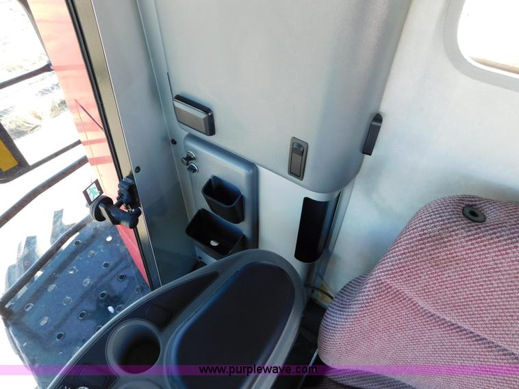 image for item J6832 2009 Massey-Ferguson 9795 combine