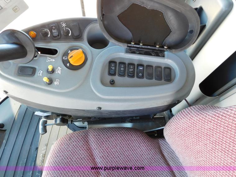 image for item J6832 2009 Massey-Ferguson 9795 combine